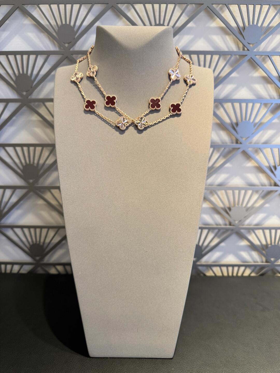 [Lora-Jewelry] COLLIER CORNALINE LASER 20 MOTIFS TRÈFLE
