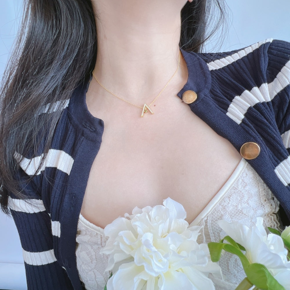 [Lora-Jewelry] Collier scintillant en forme de « A »