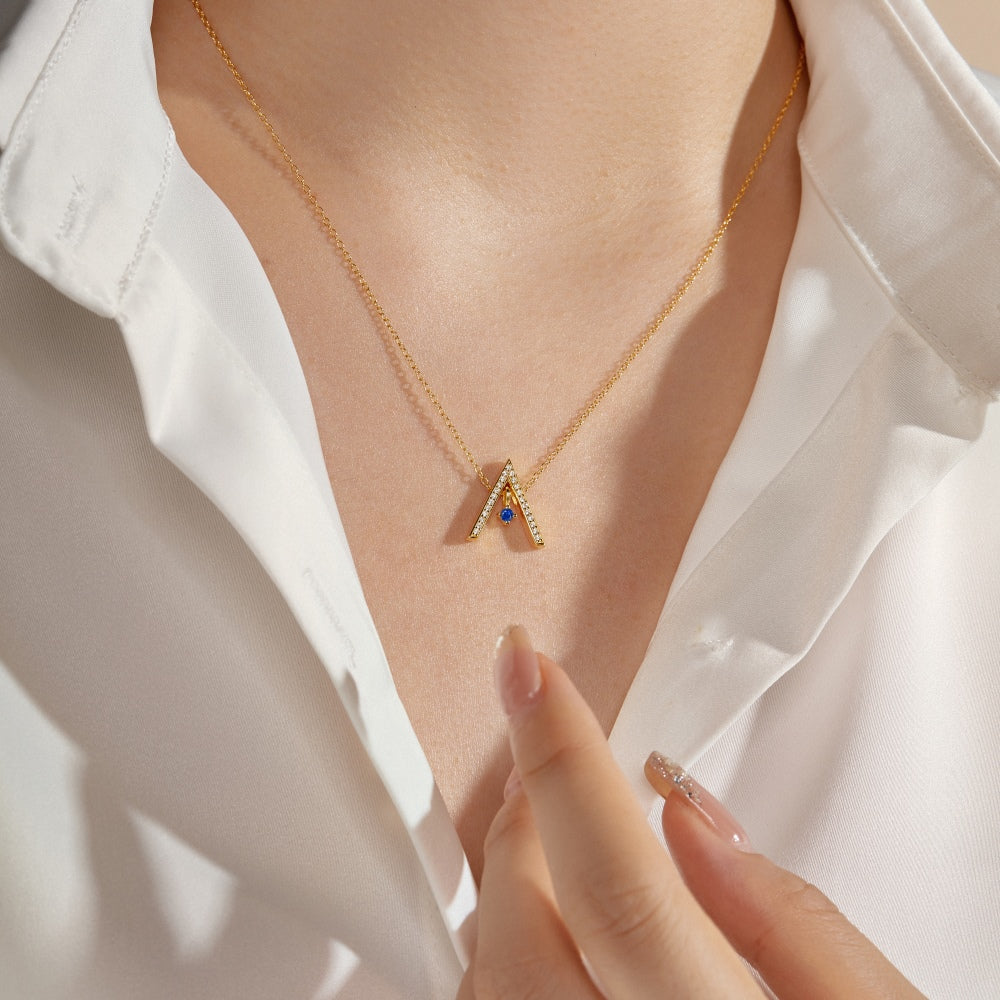 [Lora-Jewelry] Collier scintillant en forme de « A »