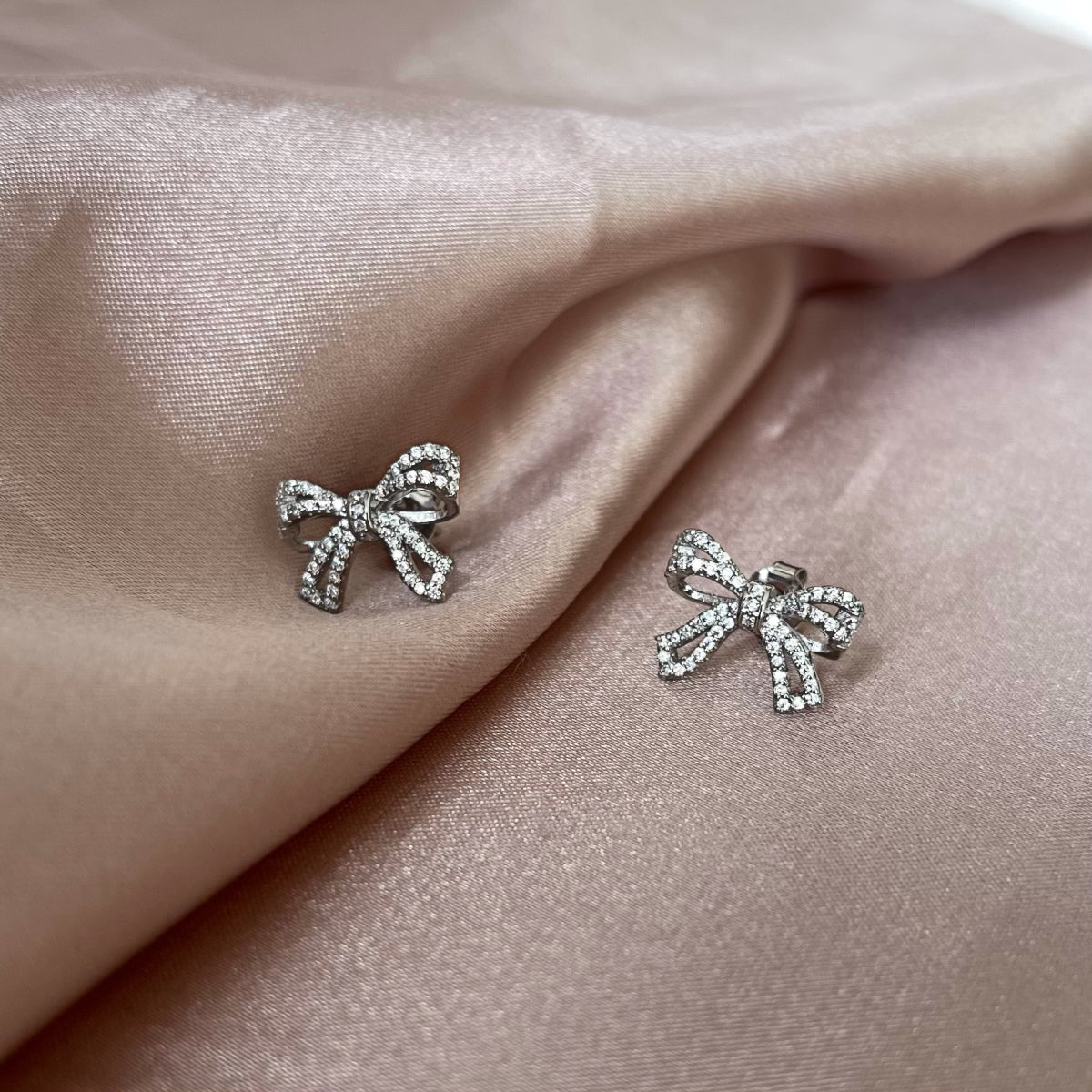 [Lora-Jewelry] Boucles d'oreilles délicates en forme de nœud