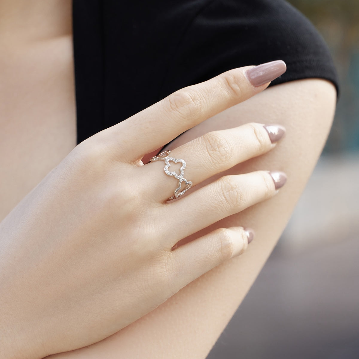 [Lora-Jewelry] Bague creuse en forme de trèfle à quatre feuilles