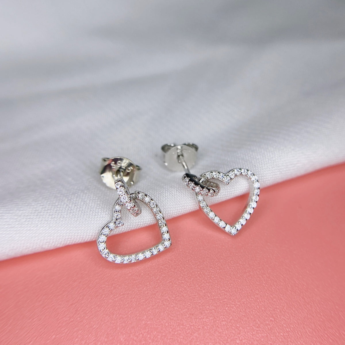 [Lora-Jewelry] Boucles d'oreilles délicates en forme de cœur