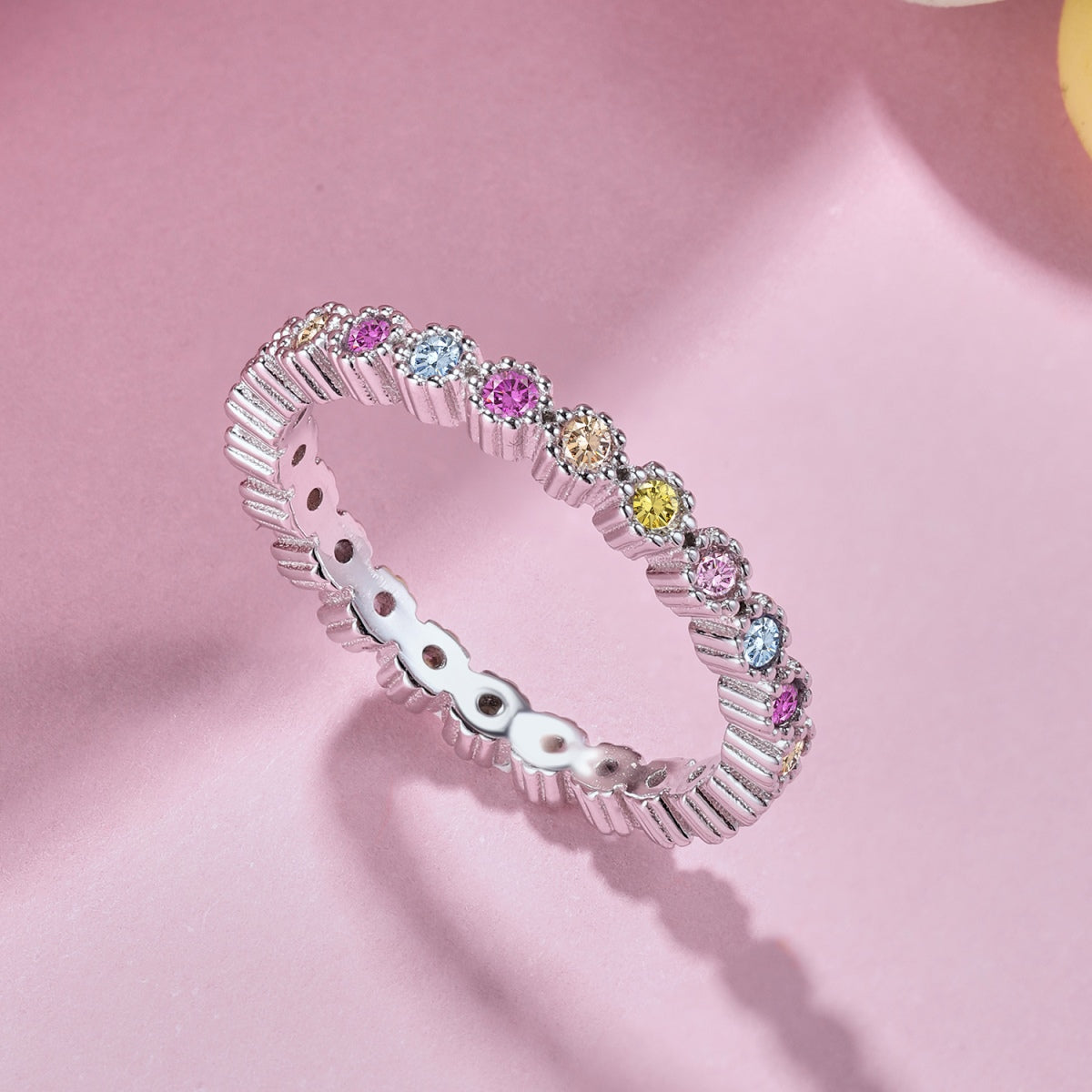 [Lora-Jewelry]ユニークな輝きを放つラウンドカットのデイリーリング