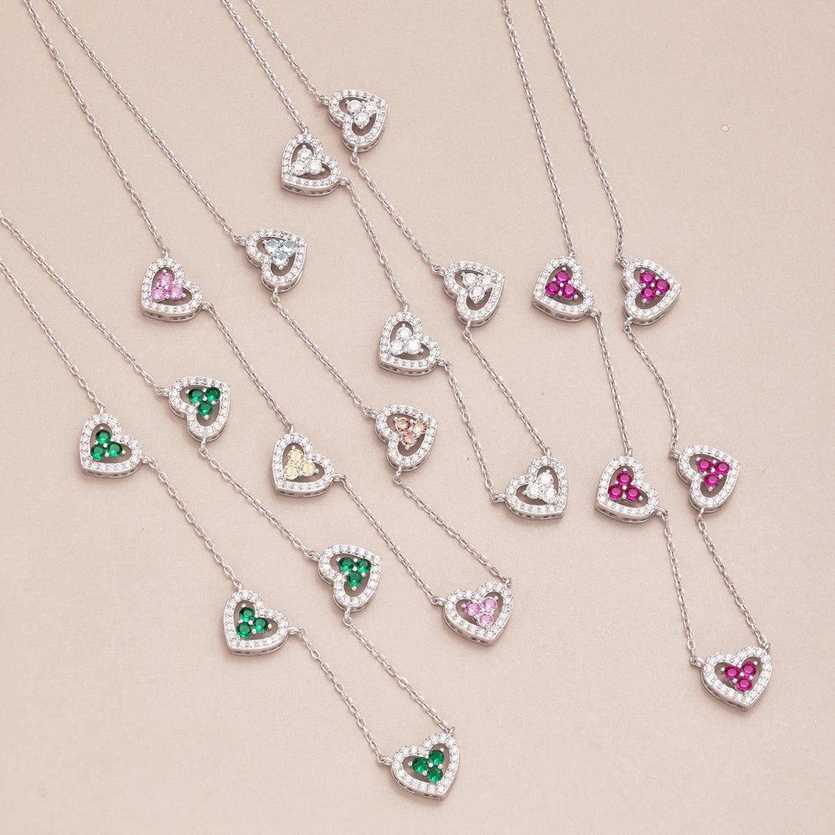 [Lora-Jewelry] Collier scintillant à cinq cœurs