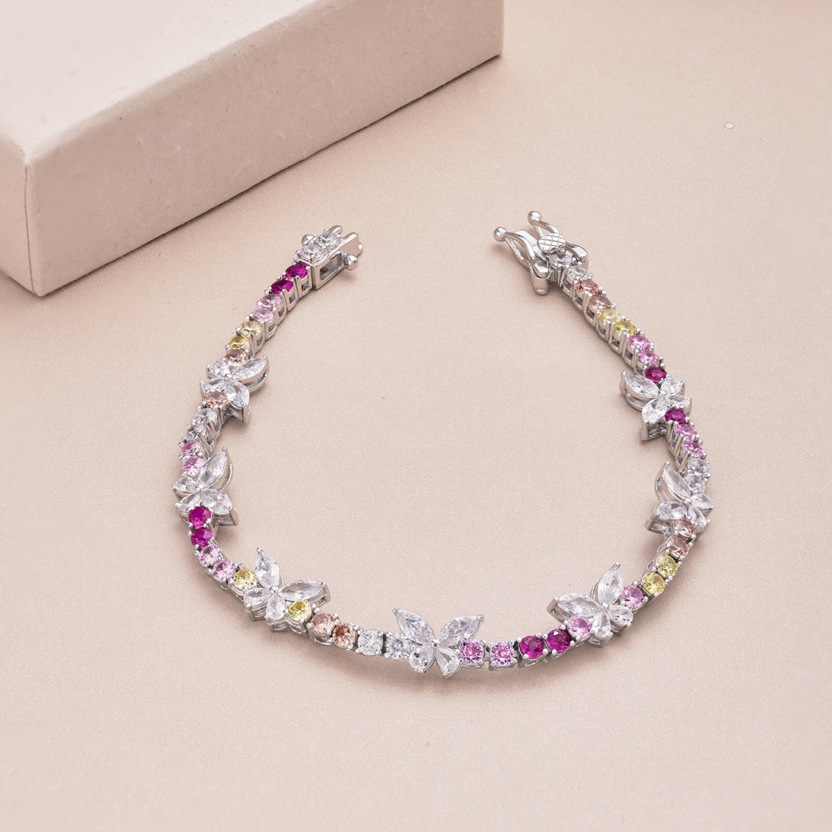 [Lora-Jewelry] Bracelet rond en forme de papillon coloré et orné