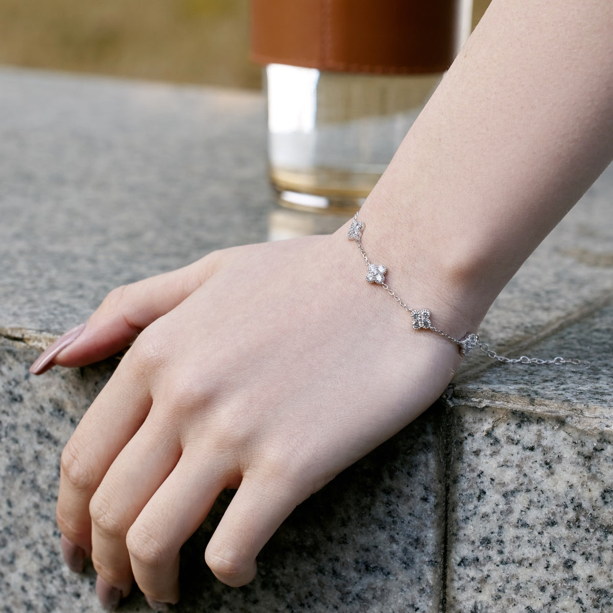 [Lora-Jewelry] Bracelet papillon creux en forme de trèfle à quatre feuilles