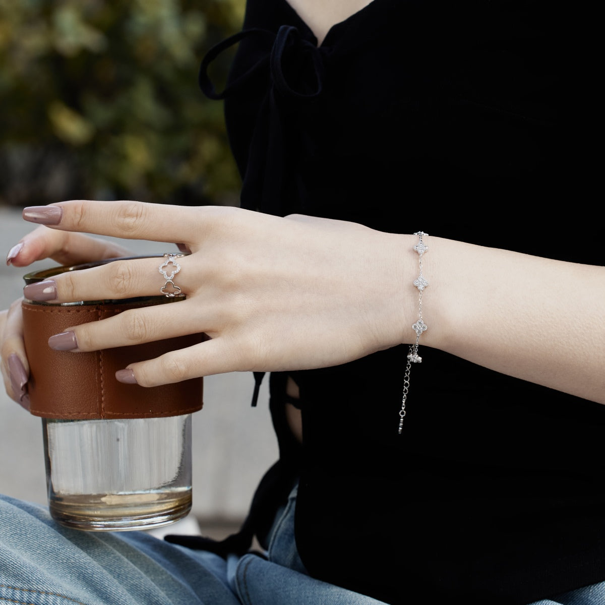 [Lora-Jewelry] Bracelet papillon creux en forme de trèfle à quatre feuilles