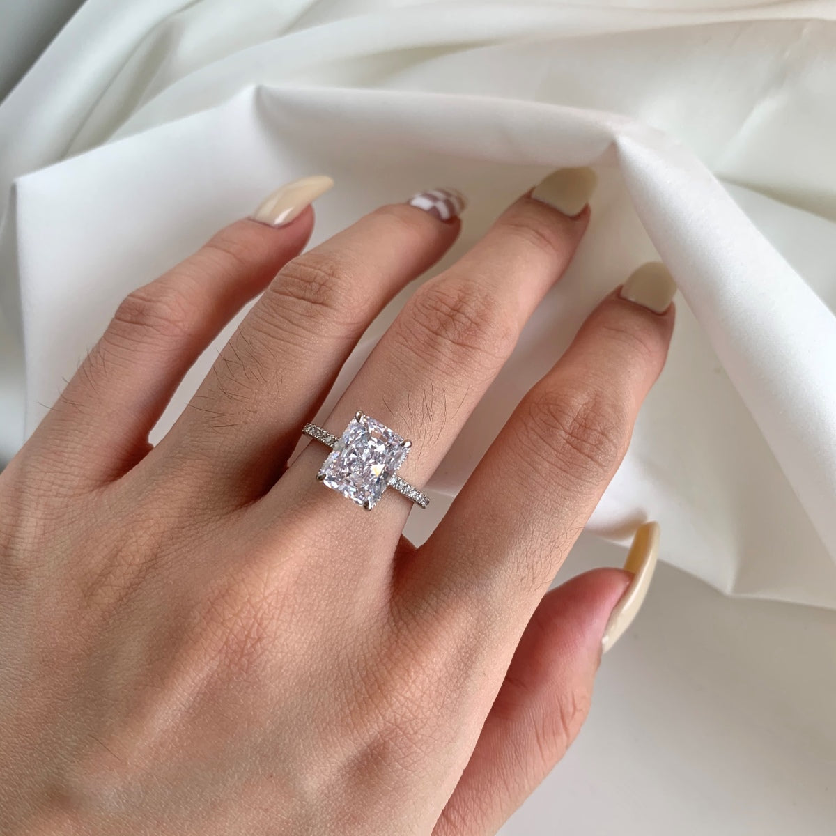 [Lora-Jewelry] Bague de fiançailles luxueuse de 4,0 carats
