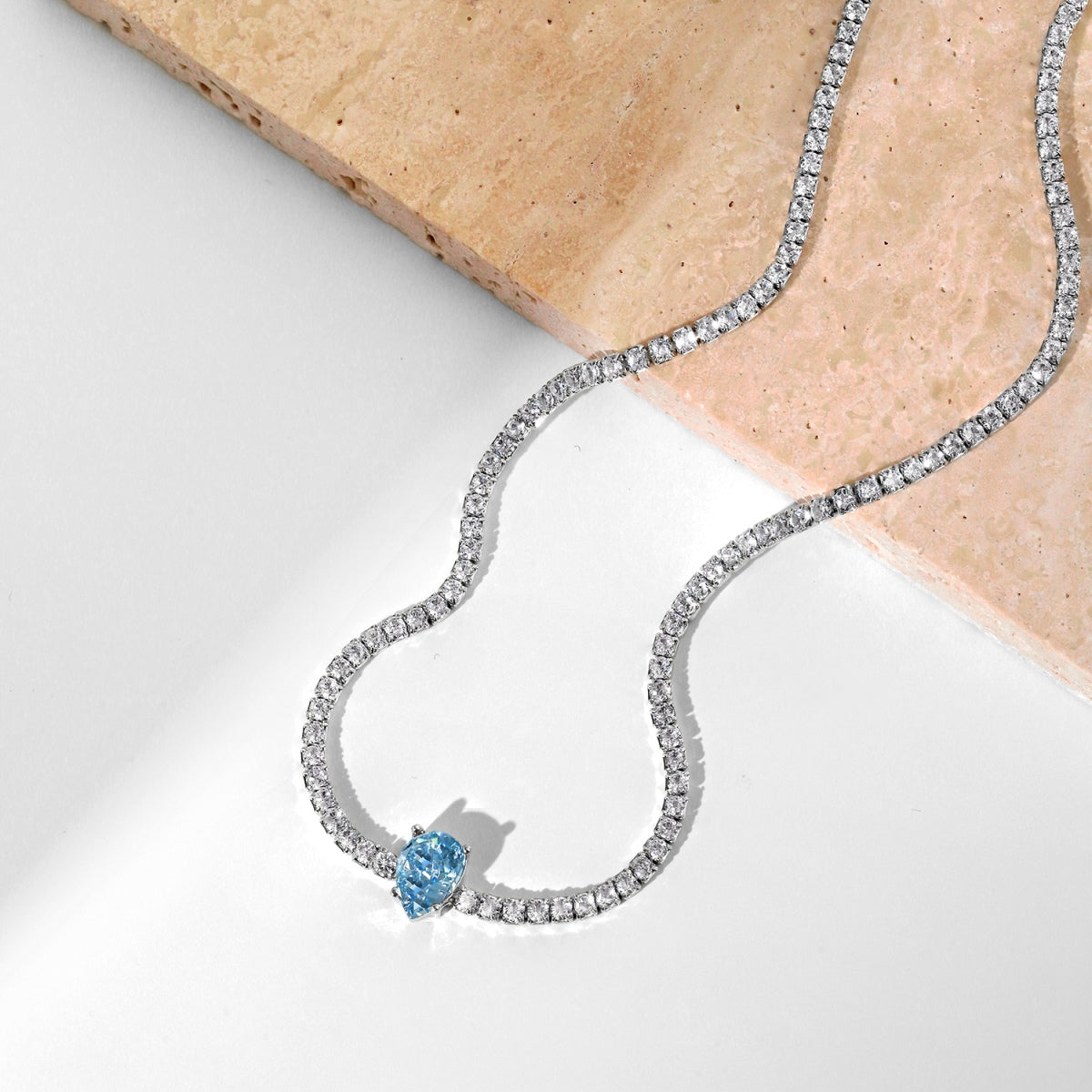 [Lora-Jewelry] Collier tennis unique taille poire de 1,0 carat