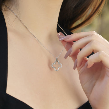 [Lora-Jewelry] Collier exquis à motif creux de trèfle à quatre feuilles