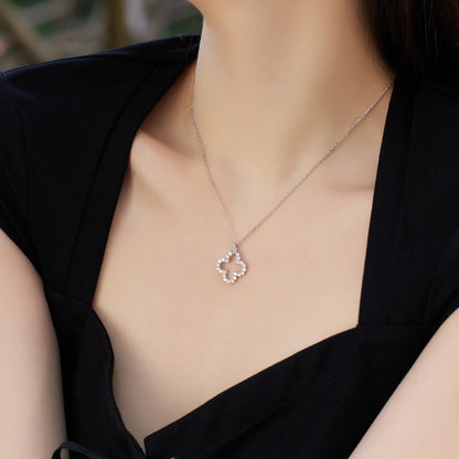 [Lora-Jewelry] Collier exquis à motif creux de trèfle à quatre feuilles
