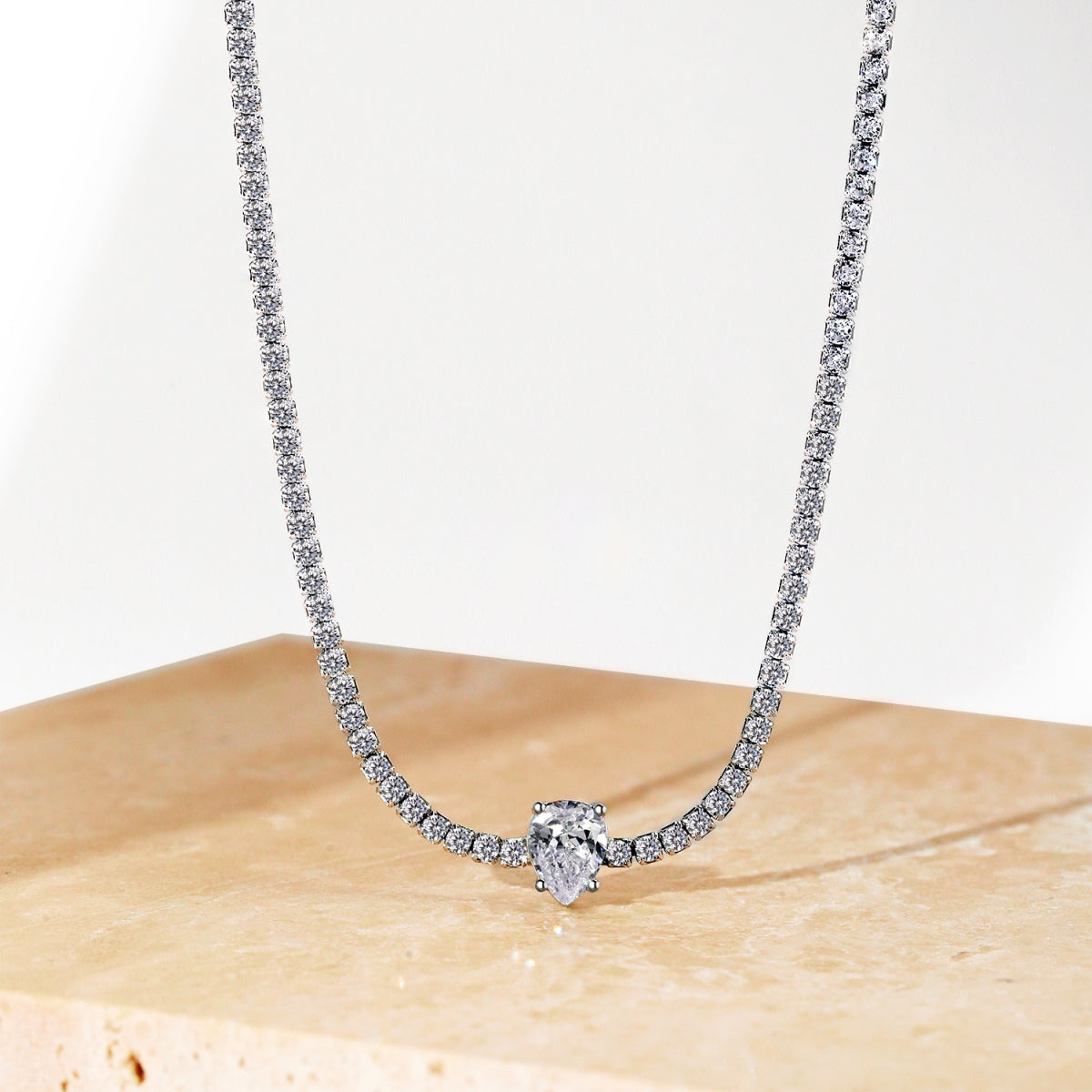 [Lora-Jewelry] Collier tennis unique taille poire de 1,0 carat