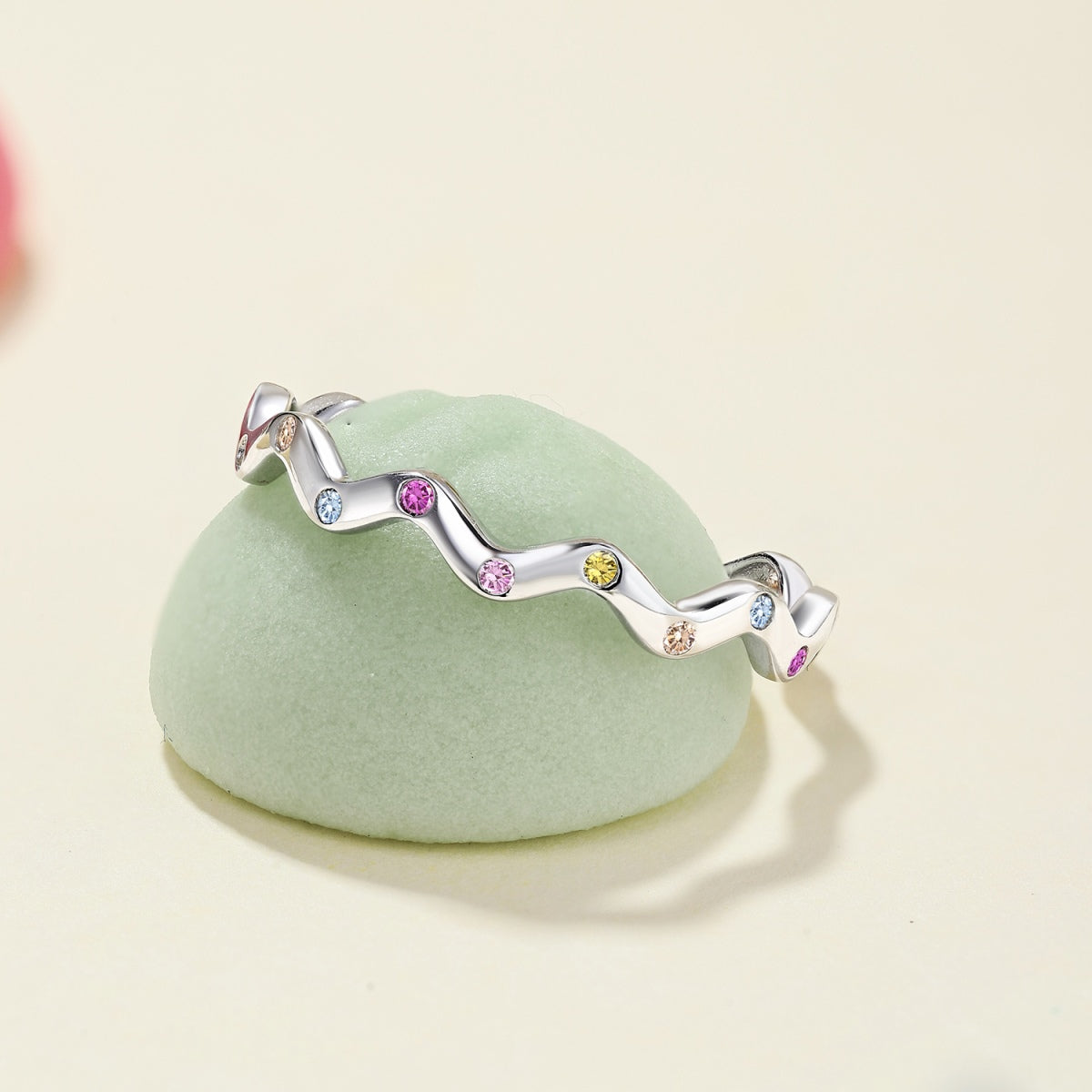 [Lora-Jewelry] Bague quotidienne à taille ronde ornée et vibrante