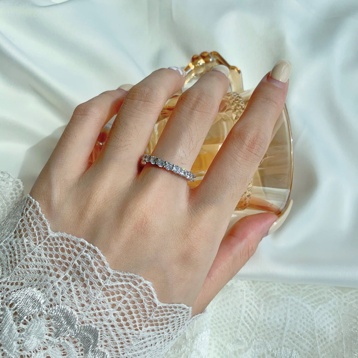 [ローラジュエリー]輝くラウンドカットテニスリング