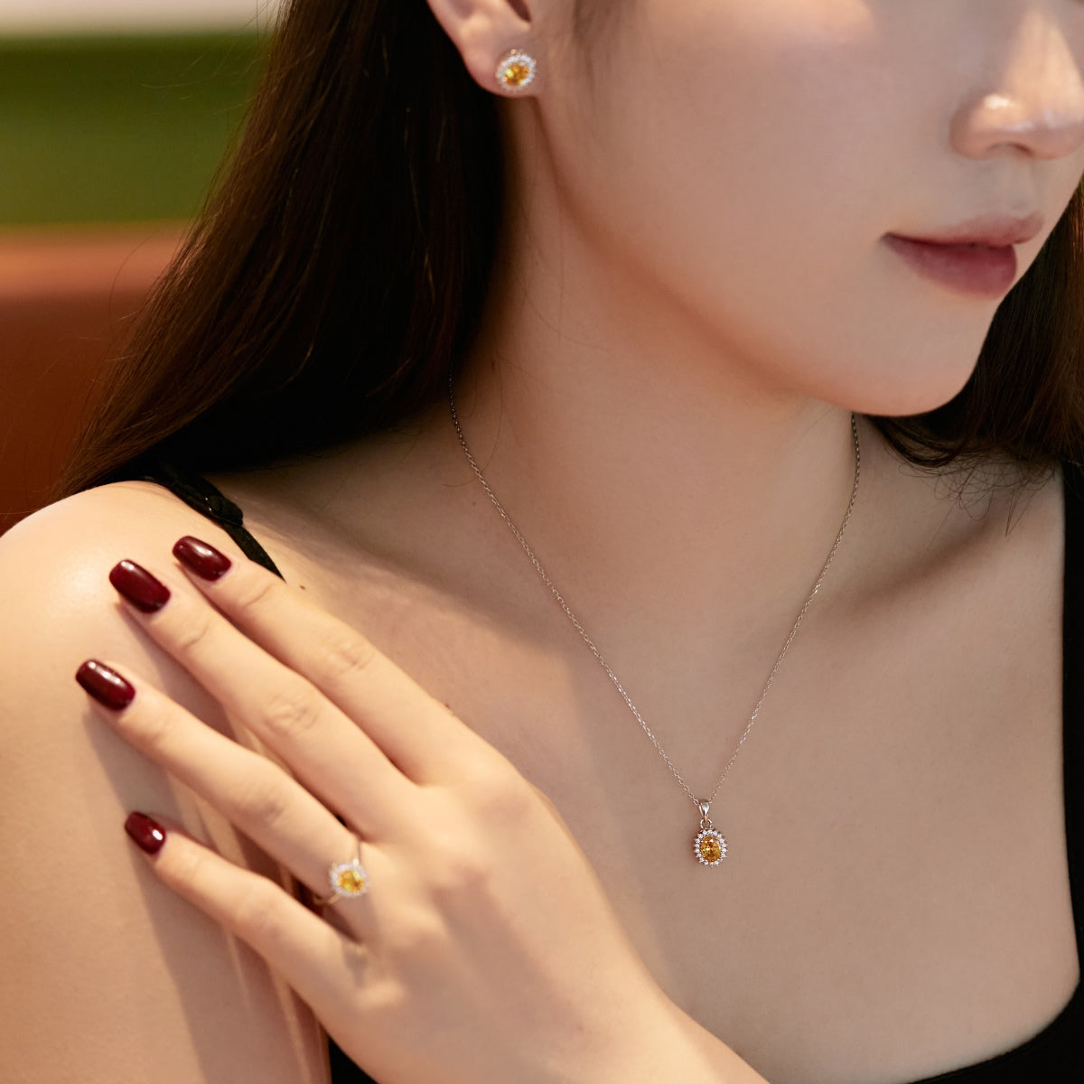 [Lora-Jewelry] Boucles d'oreilles délicates à taille ovale radiante