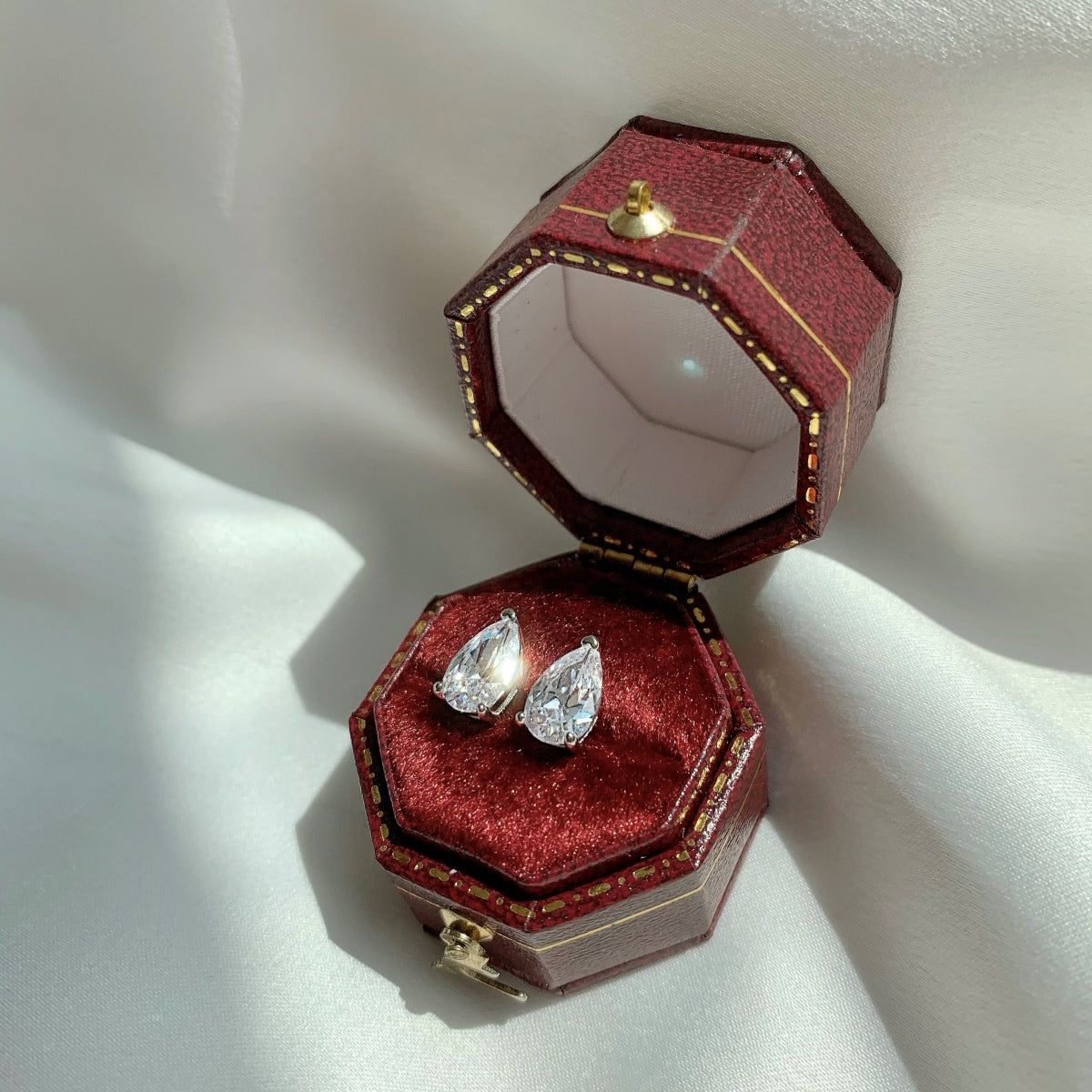 [Lora-Jewelry] Boucles d'oreilles ornées en forme de goutte d'eau