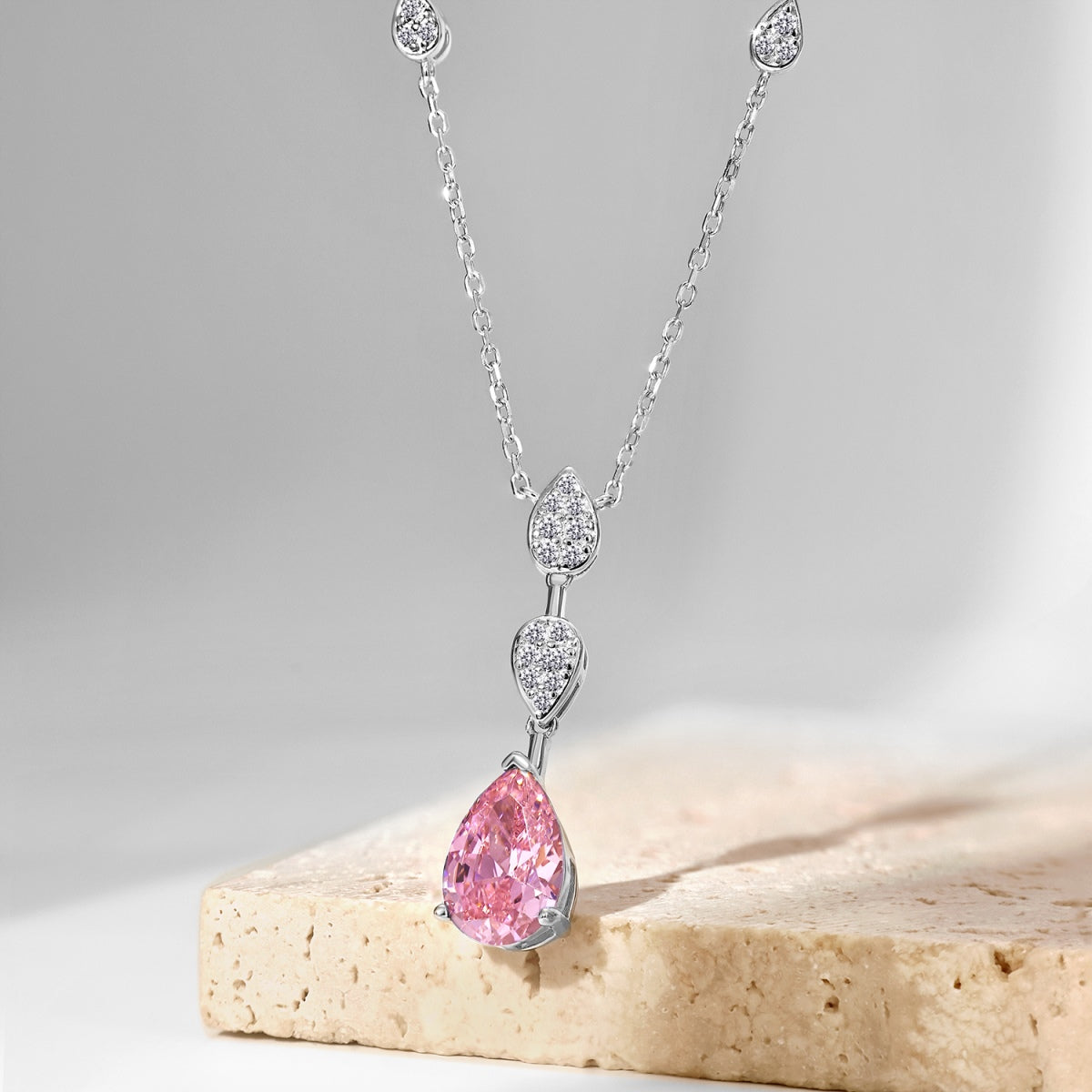[Lora-Jewelry] Collier éblouissant taille poire
