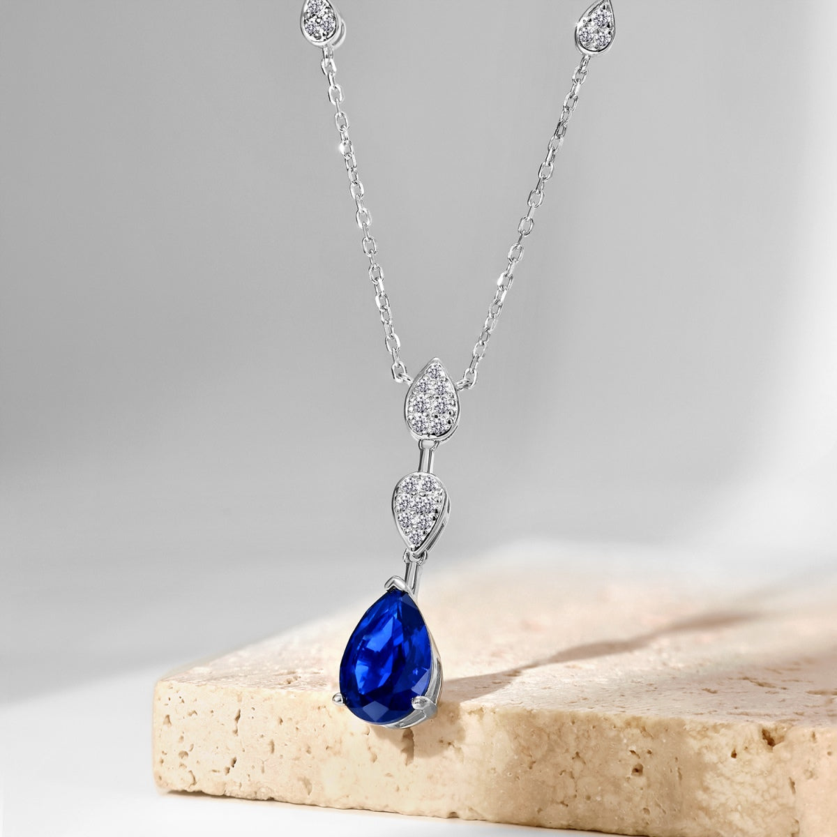 [Lora-Jewelry] Collier éblouissant taille poire