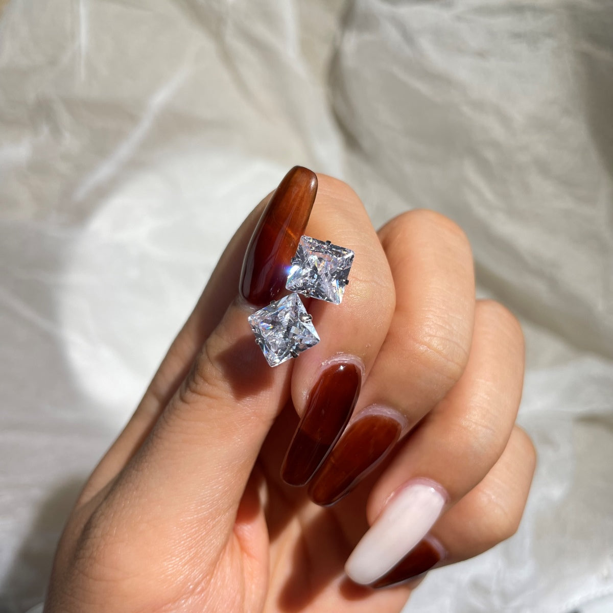 [Lora-Jewelry] Boucles d'oreilles à tige élégantes et brillantes avec pierre centrale carrée
