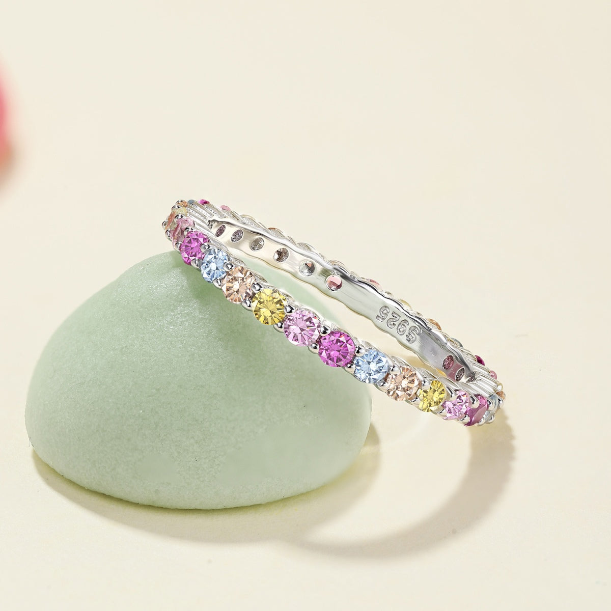 [Lora-Jewelry] Bague élégante et vive à taille ronde pour tous les jours