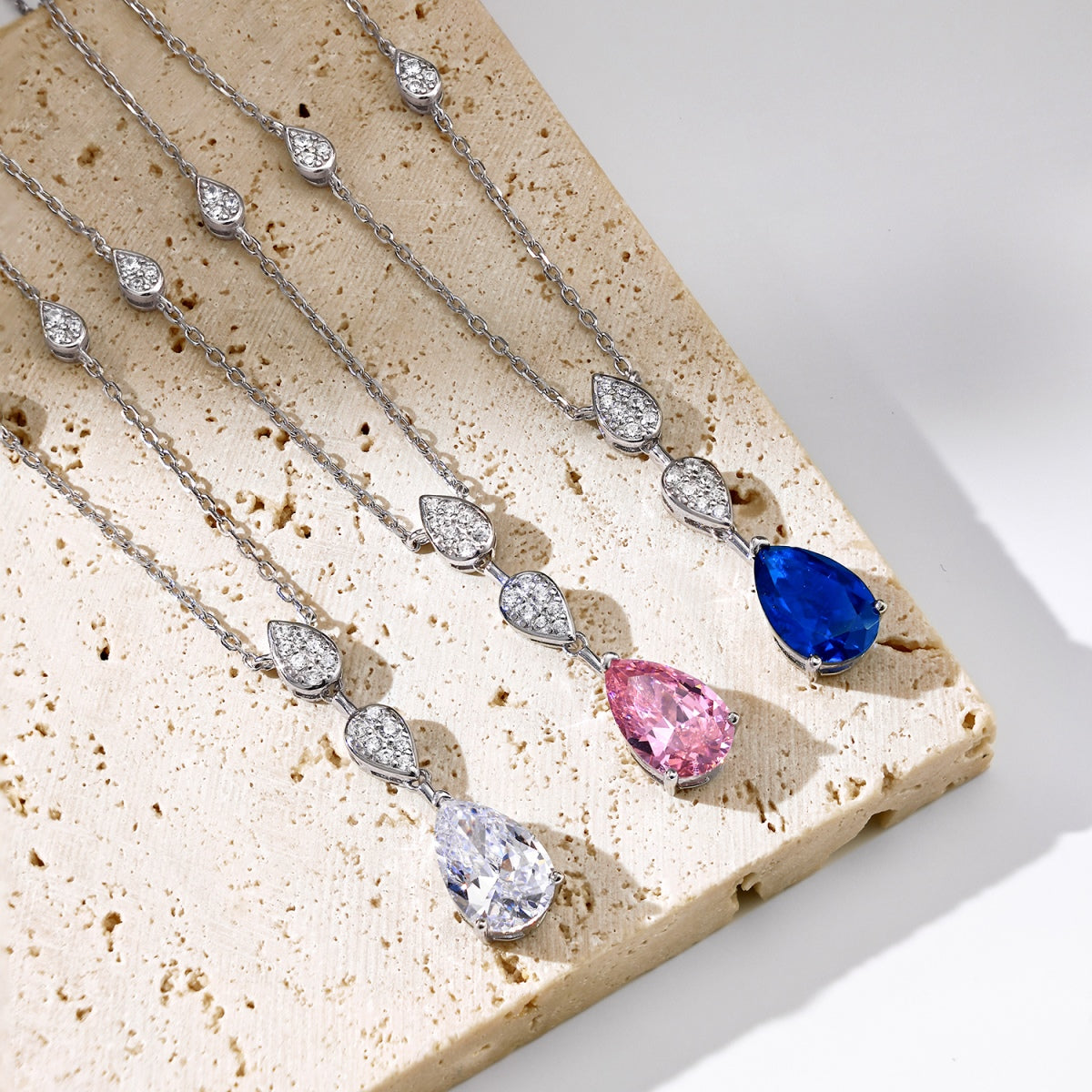 [Lora-Jewelry] Collier éblouissant taille poire