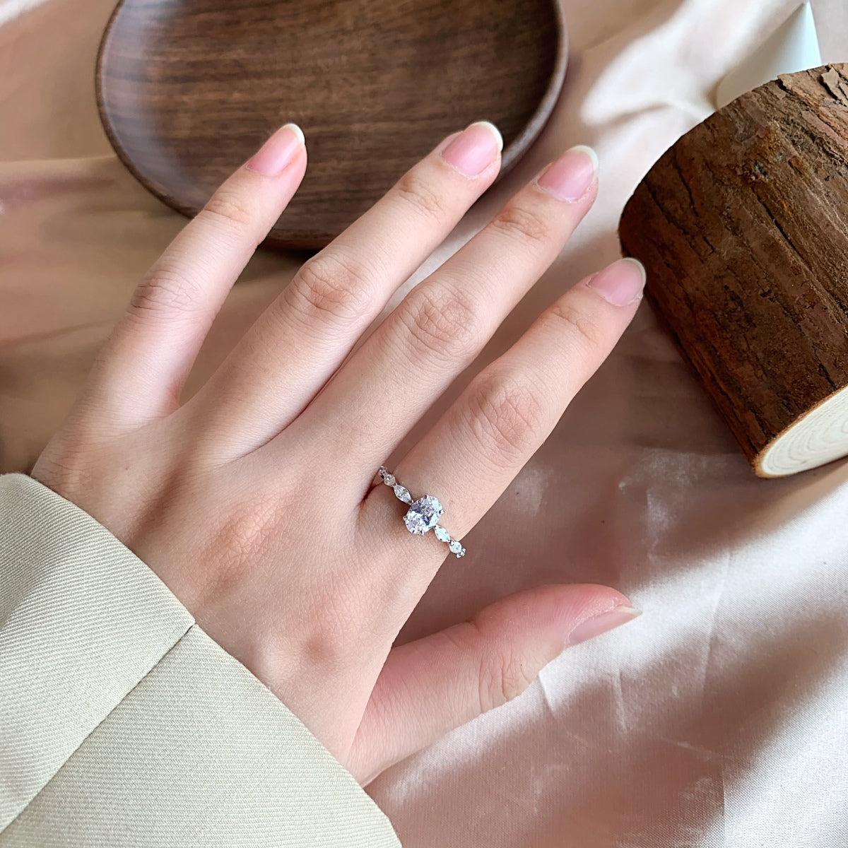 [Lora-Jewelry] Bague de fiançailles luxueuse et vibrante de 0,75 carat, taille coussin allongée