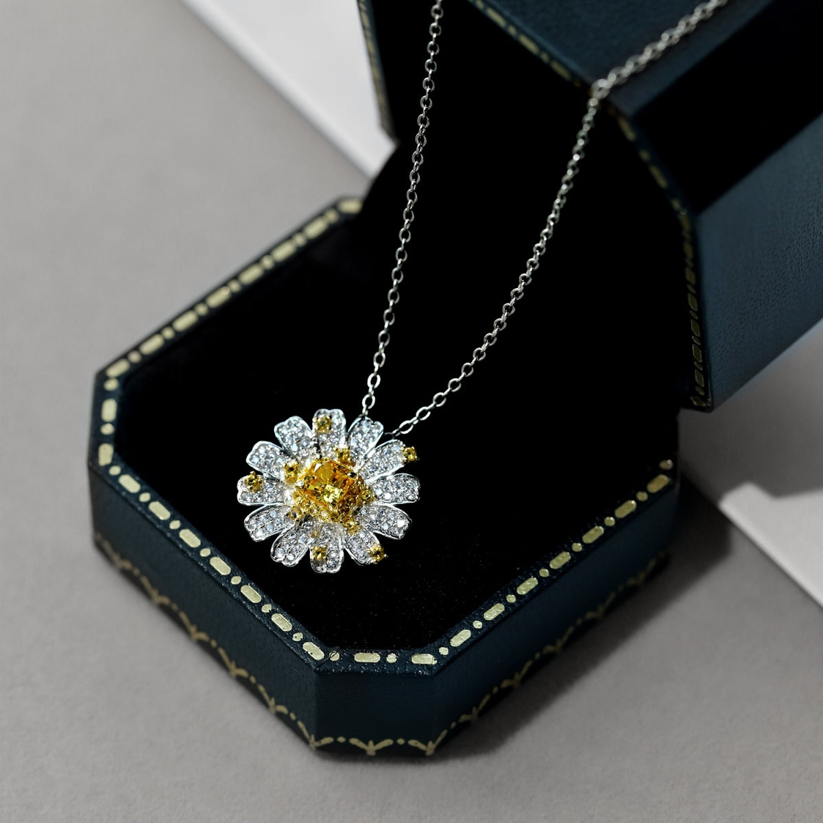 [Lora-Jewelry] Collier exquis en forme de marguerite