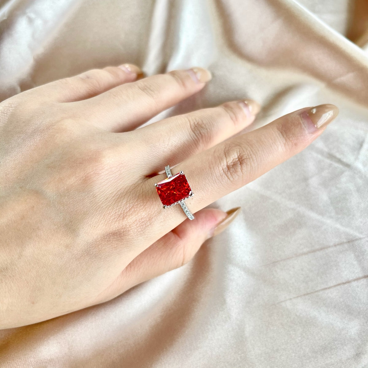 [Lora-Jewelry] Bague de fiançailles luxueuse de 4,0 carats
