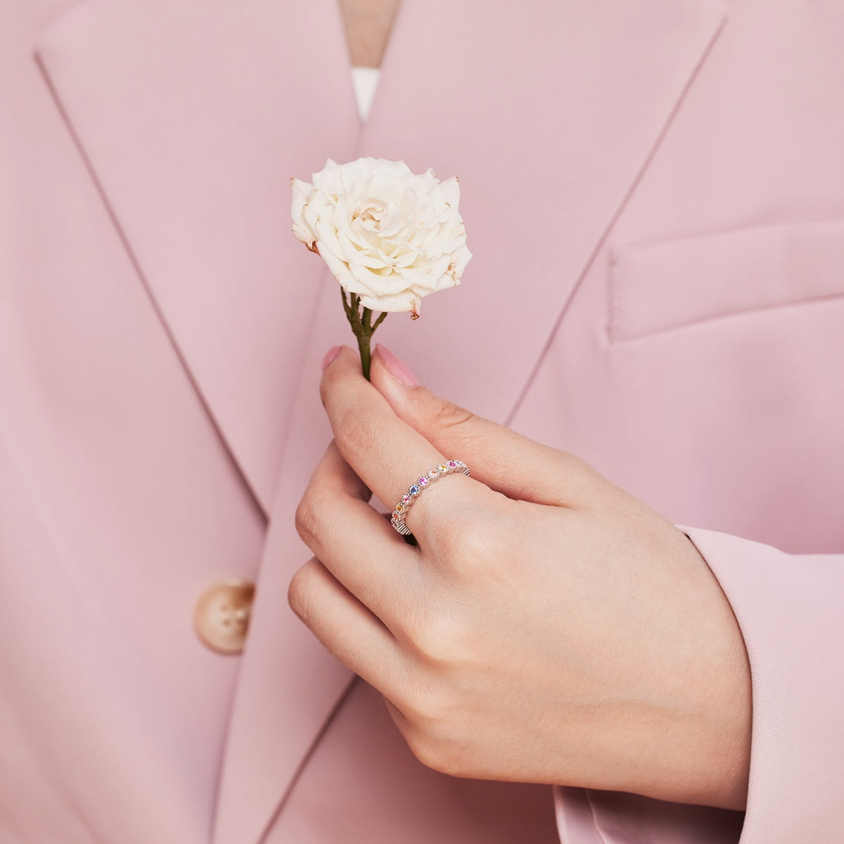 [Lora-Jewelry]ユニークな輝きを放つラウンドカットのデイリーリング