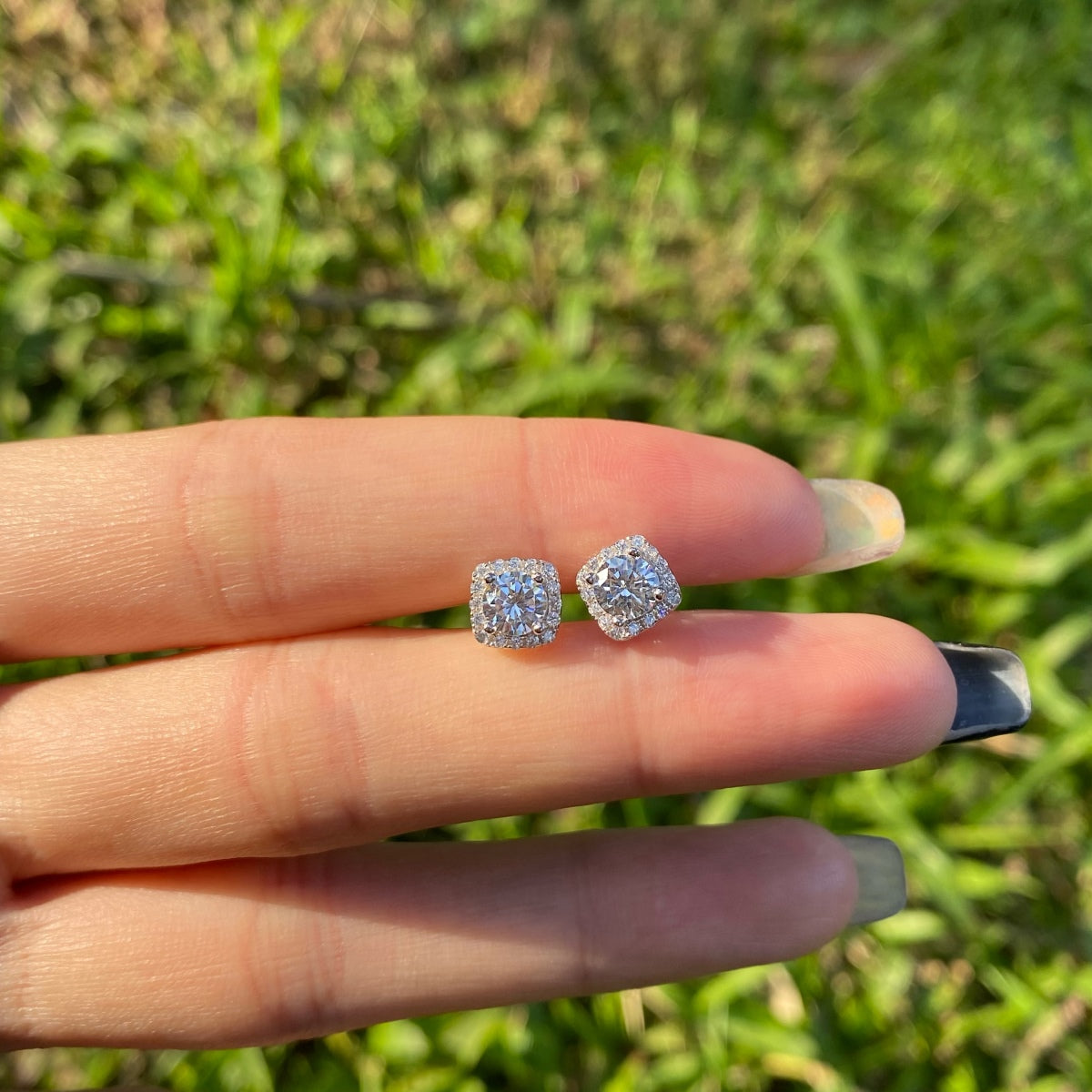 [Lora-Jewelry] Boucles d'oreilles à tige classiques avec pierre centrale ronde