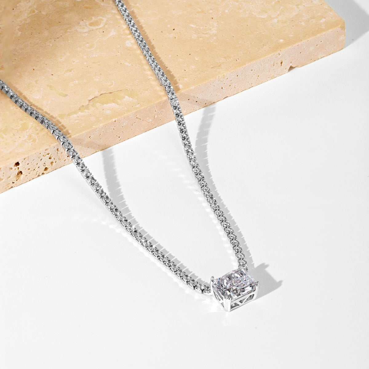[Lora-Jewelry] Collier élégant taille radiant de 4,0 carats