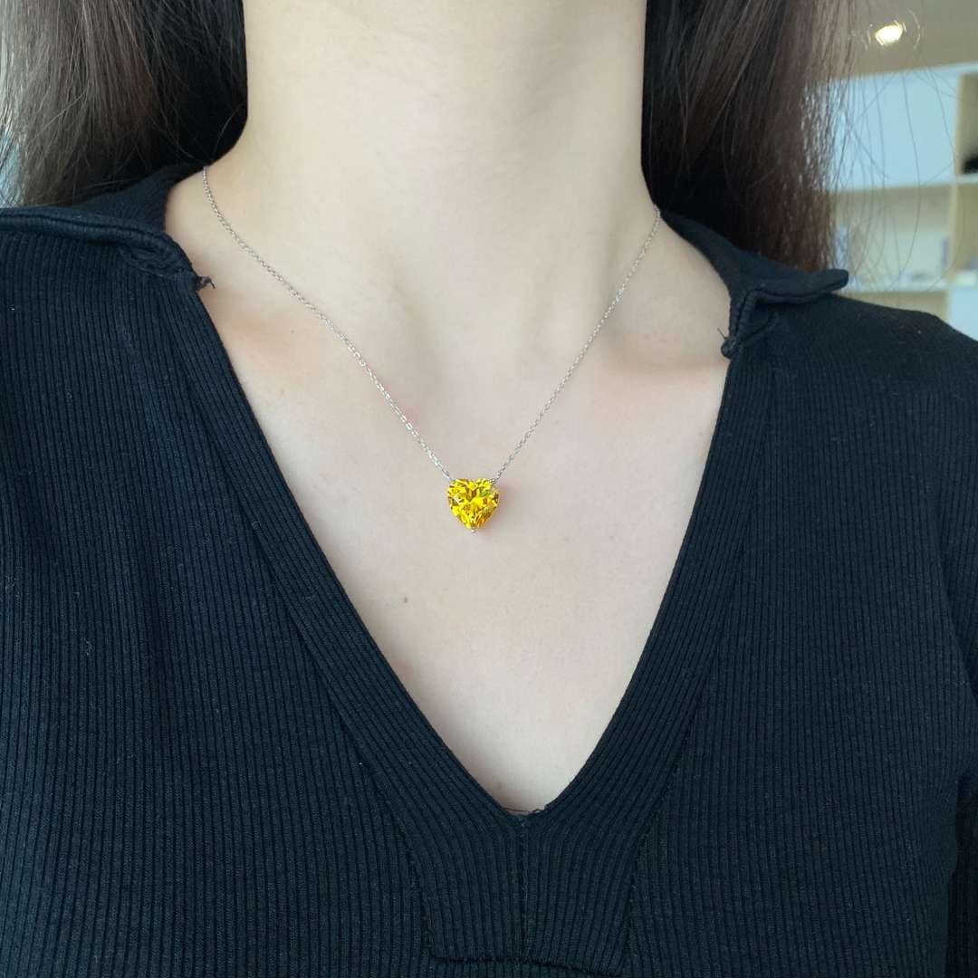 [Lora-Jewelry] Collier en forme de cœur rayonnant de 6,0 carats