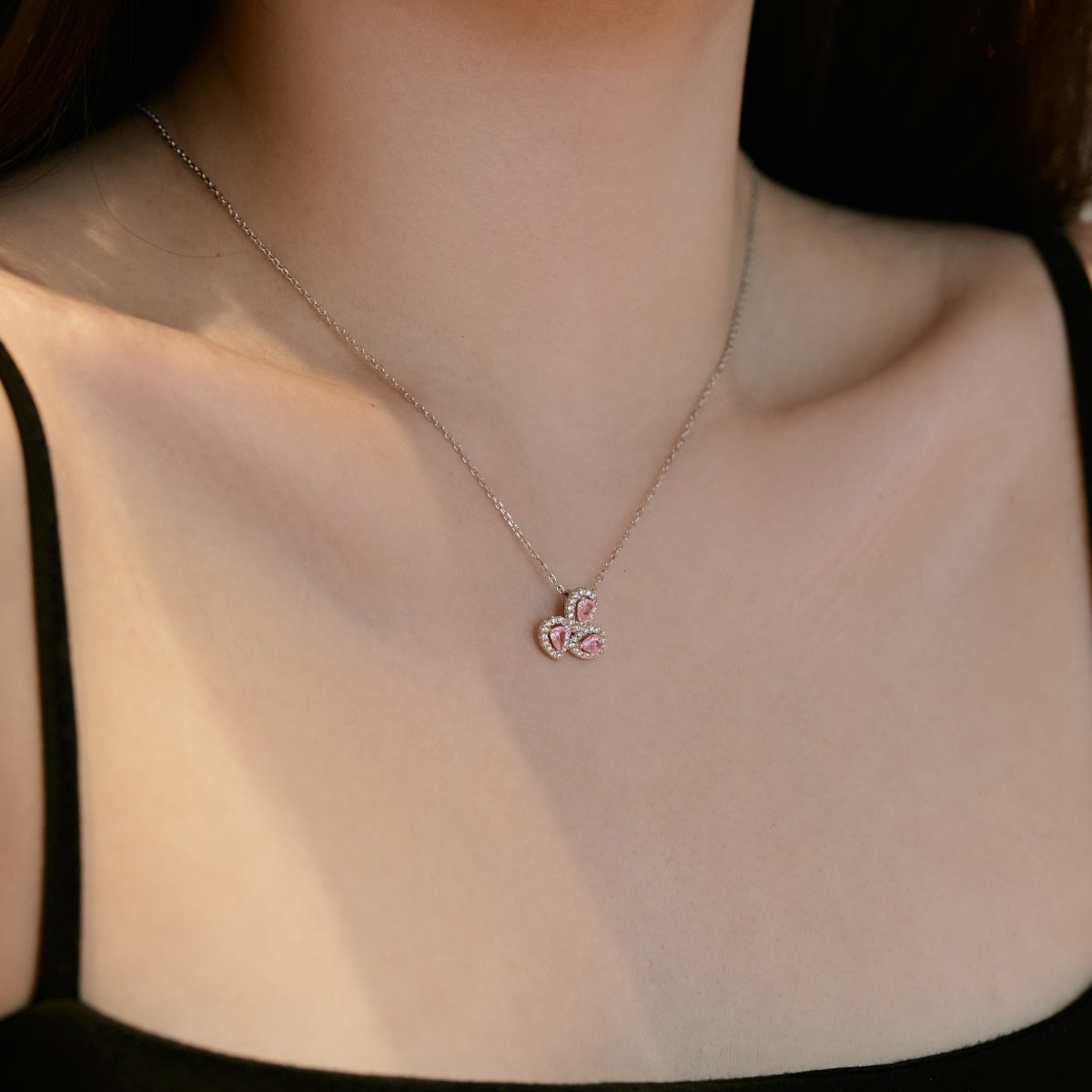 [Lora-Jewelry] Collier élégant en forme de fleur et taille poire