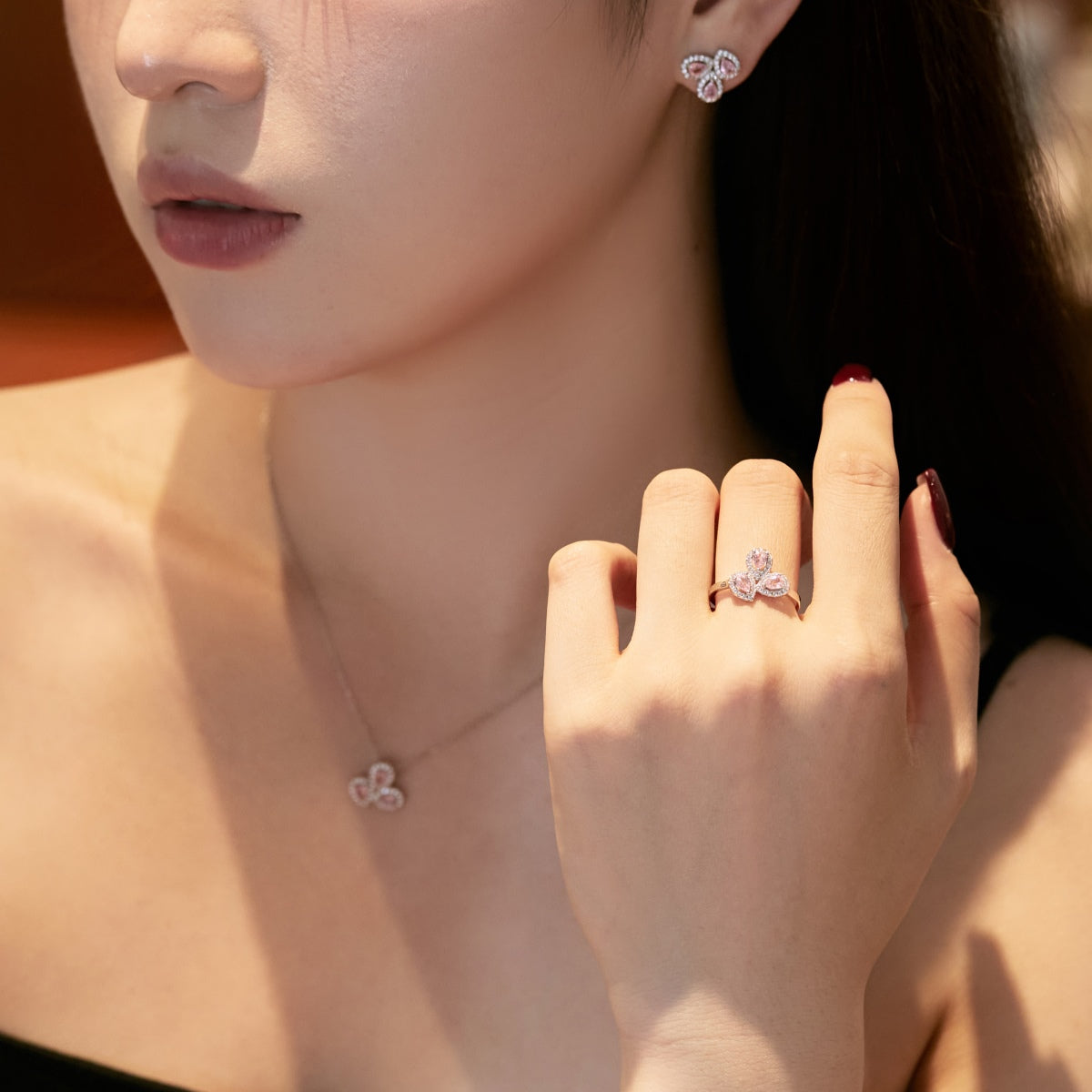 [Lora-Jewelry] Collier élégant en forme de fleur et taille poire
