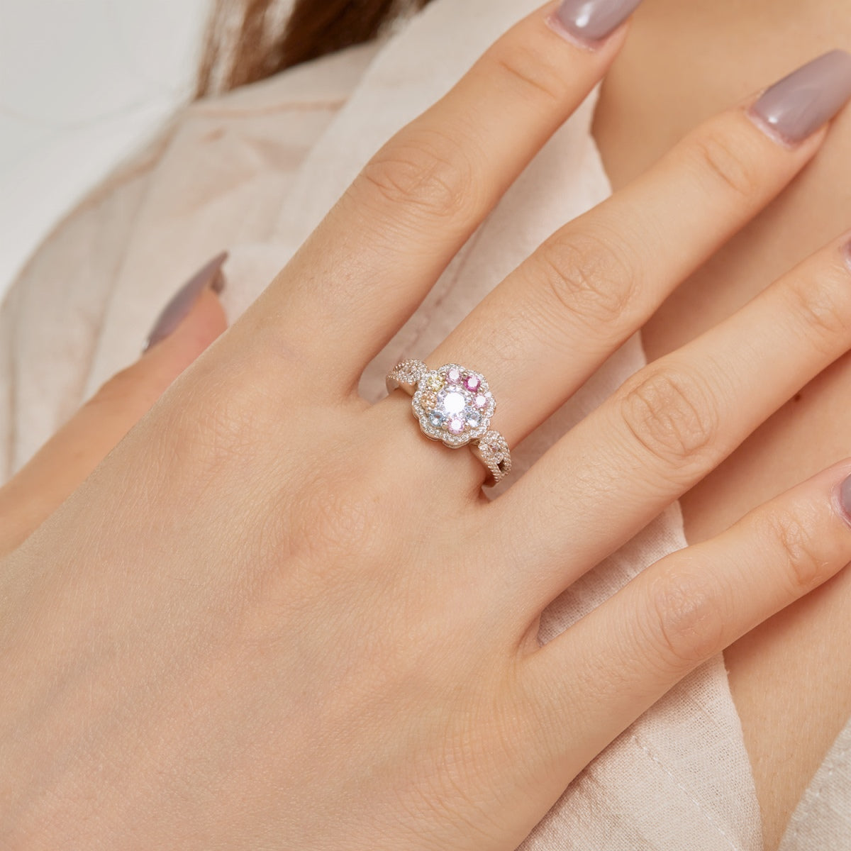 [Lora-Jewelry]繊細でカラフルなラウンドカットフラワーシェイプの結婚指輪