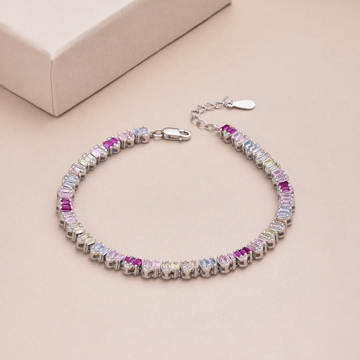 [Lora-Jewelry]繊細でカラフルなエメラルドカットのパーティーブレスレット