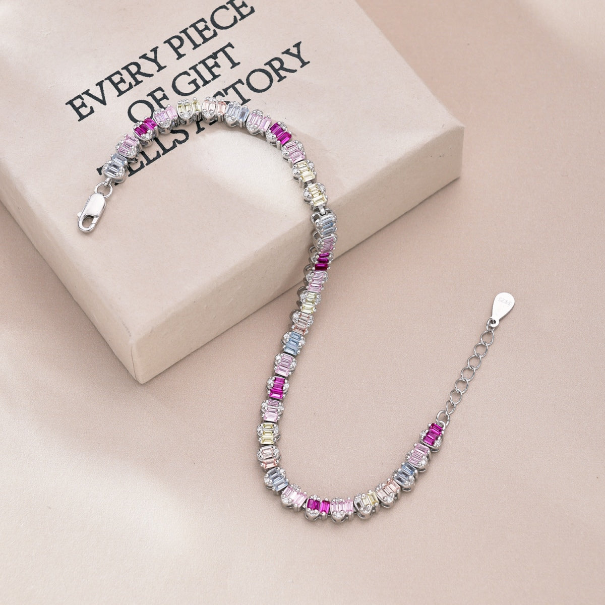 [Lora-Jewelry]繊細でカラフルなエメラルドカットのパーティーブレスレット