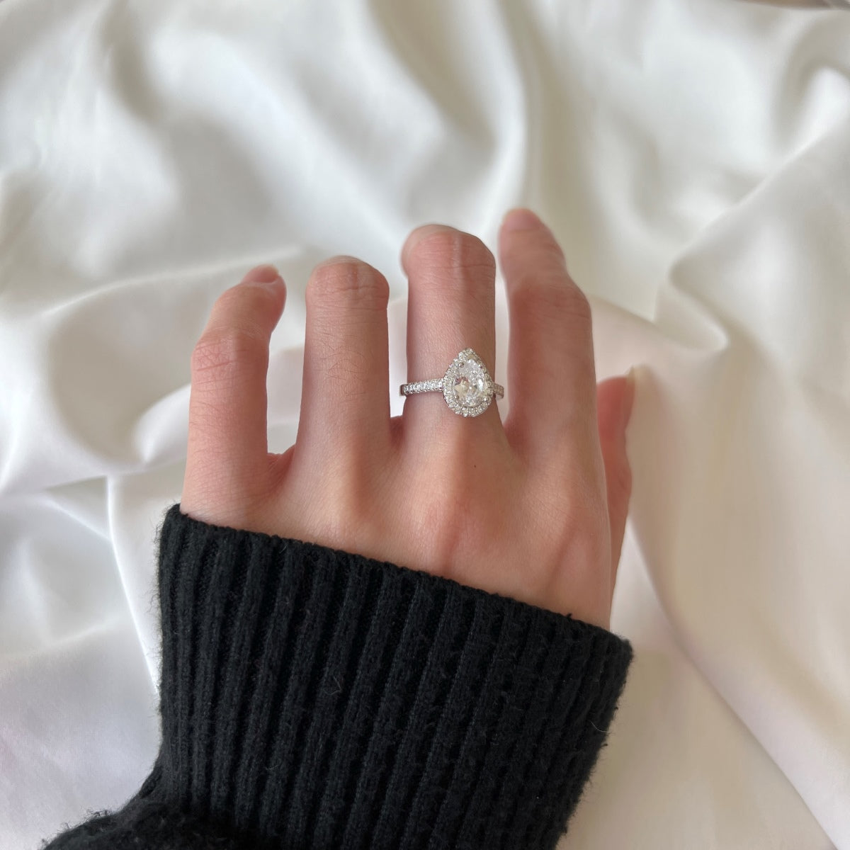 [Lora-Jewelry] Alliance de mariage luxueuse en forme de goutte d'eau de 1,0 carat