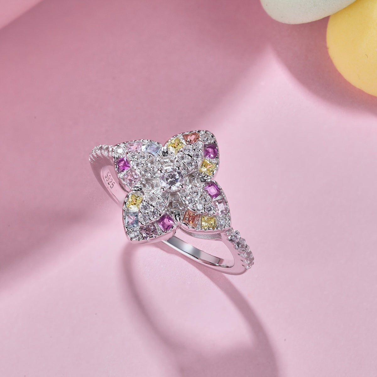 [Lora-Jewelry] Bague de banquet luxueuse en forme de fleur colorée