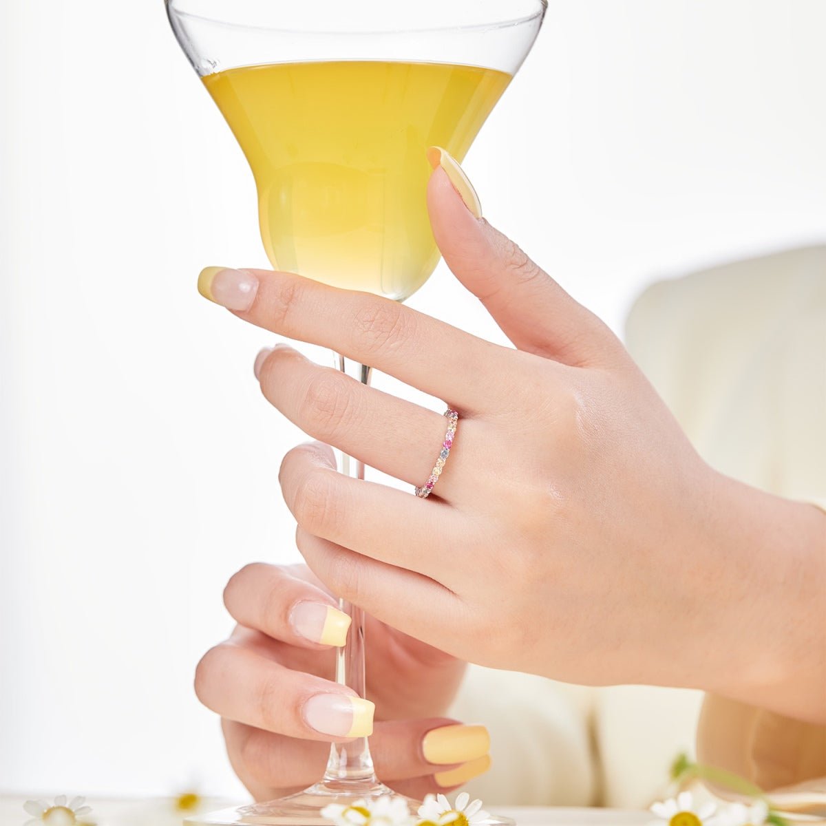 [Lora-Jewelry] Bague élégante et vive à taille ronde pour tous les jours