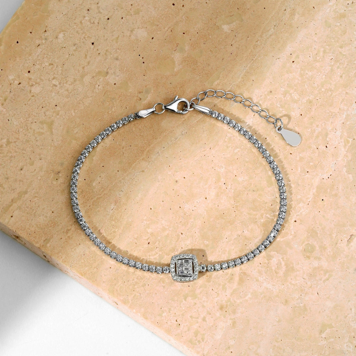 [Lora-Jewelry] Bracelet de banquet luxueux et éblouissant de forme carrée