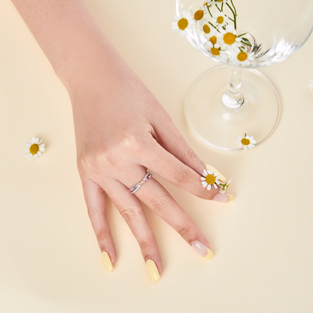 [Lora-Jewelry] Bague de fête énergique et élégante à taille radiante