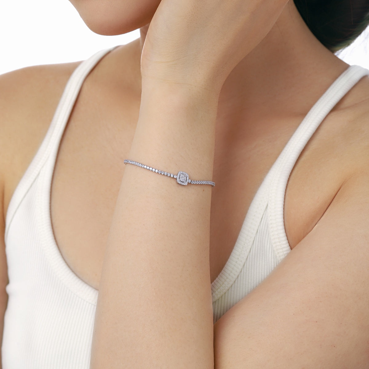 [Lora-Jewelry] Bracelet de banquet luxueux et éblouissant de forme carrée