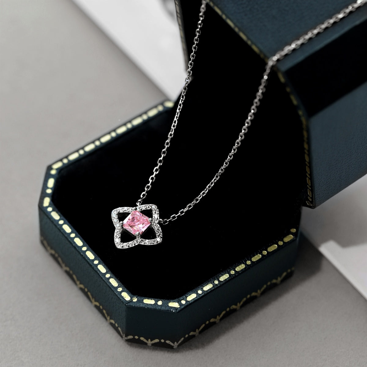 [Lora-Jewelry] Collier exquis en forme de fleur taille princesse