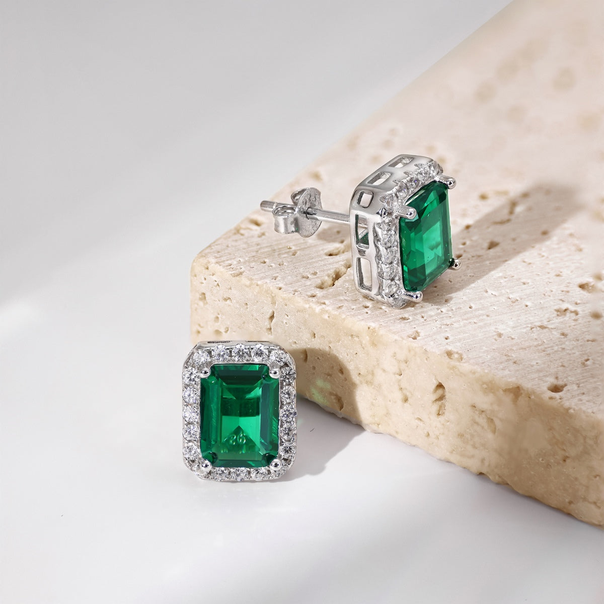 [Lora-Jewelry] Boucles d'oreilles de banquet luxueuses et délicates en taille émeraude