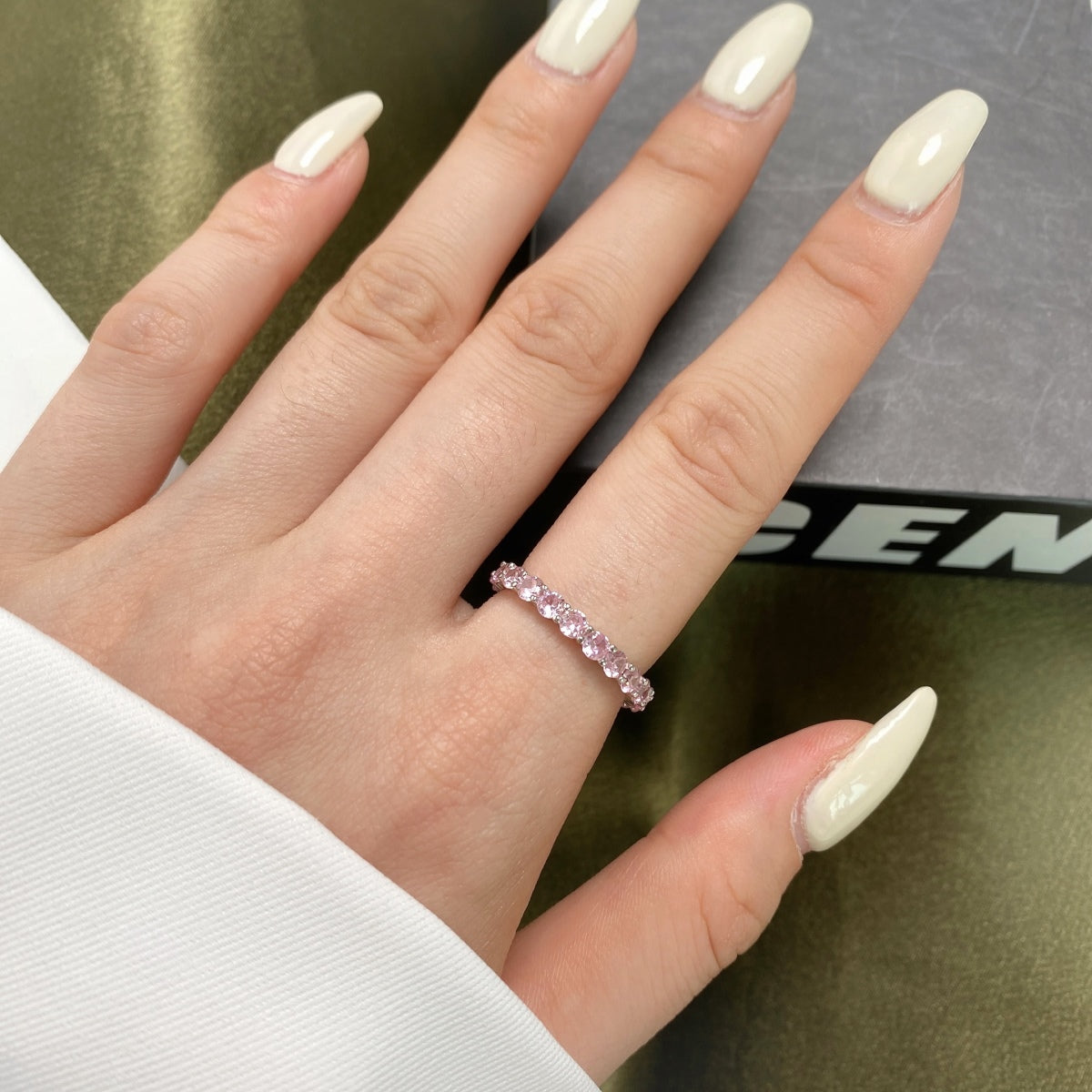 [ローラジュエリー]輝くラウンドカットテニスリング