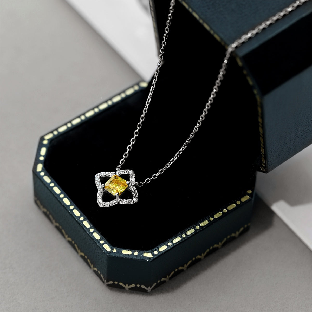 [Lora-Jewelry] Collier exquis en forme de fleur taille princesse