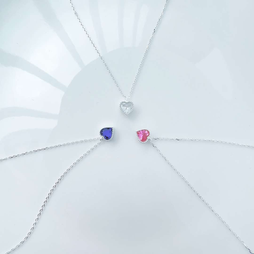 [Lora-Jewelry] Collier en forme de cœur orné