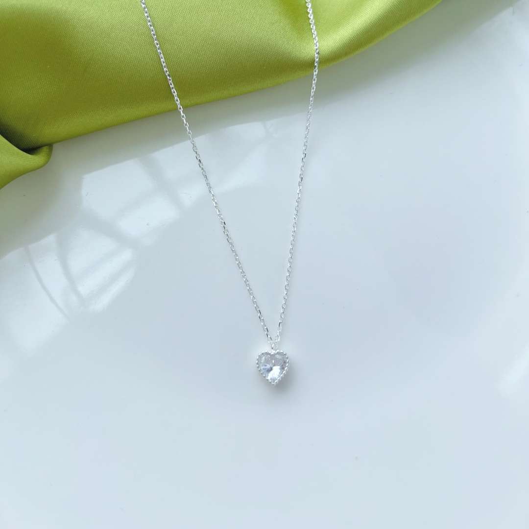 [Lora-Jewelry] Collier en forme de cœur orné