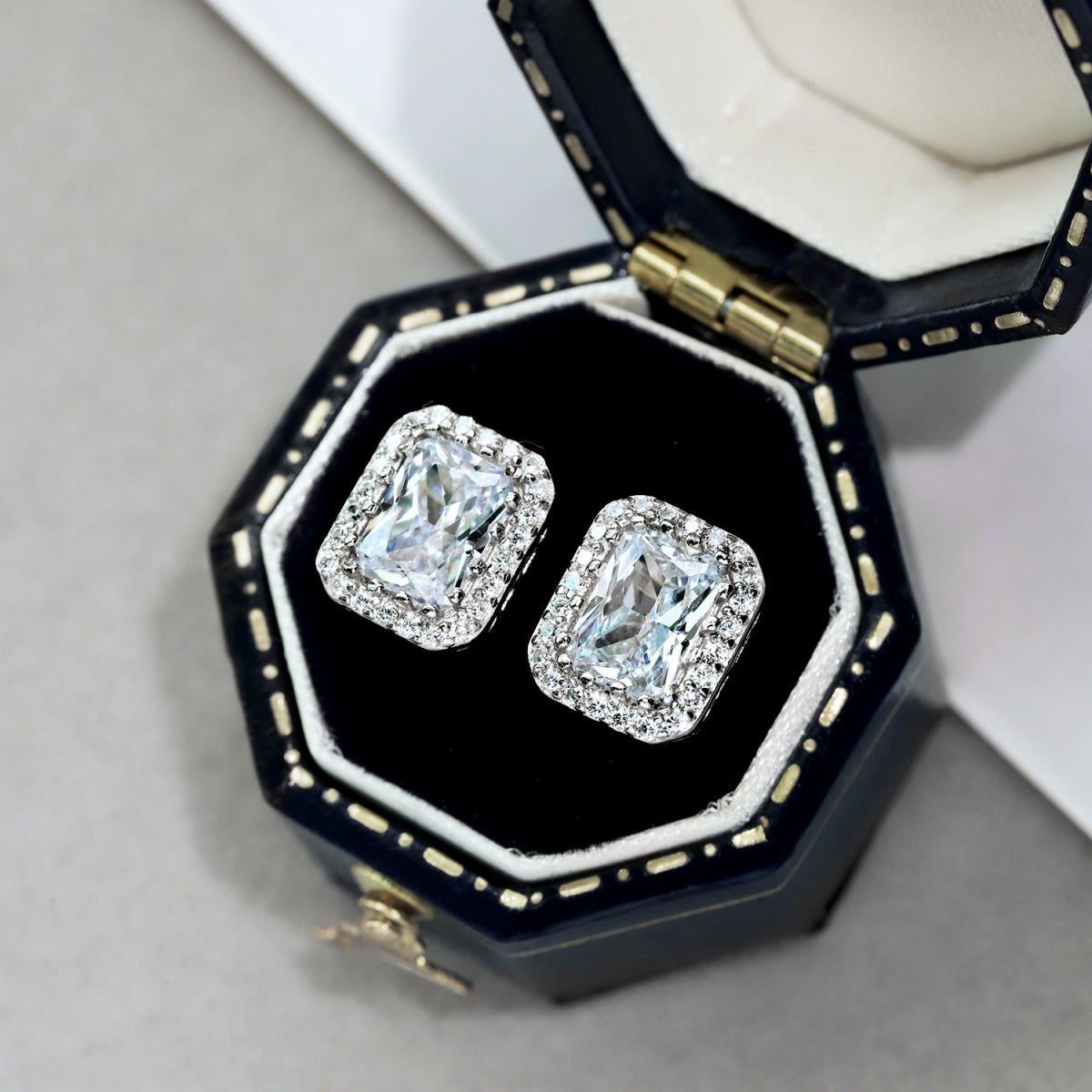 [Lora-Jewelry]1.0カラットの贅沢で繊細なエメラルドカットのデイリーイヤリング
